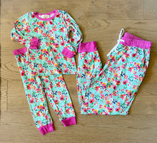 Load image into Gallery viewer, Floral Pink bamboo 2 piece set
