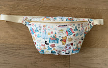 Load image into Gallery viewer, Belt bag (Pooh and castle)
